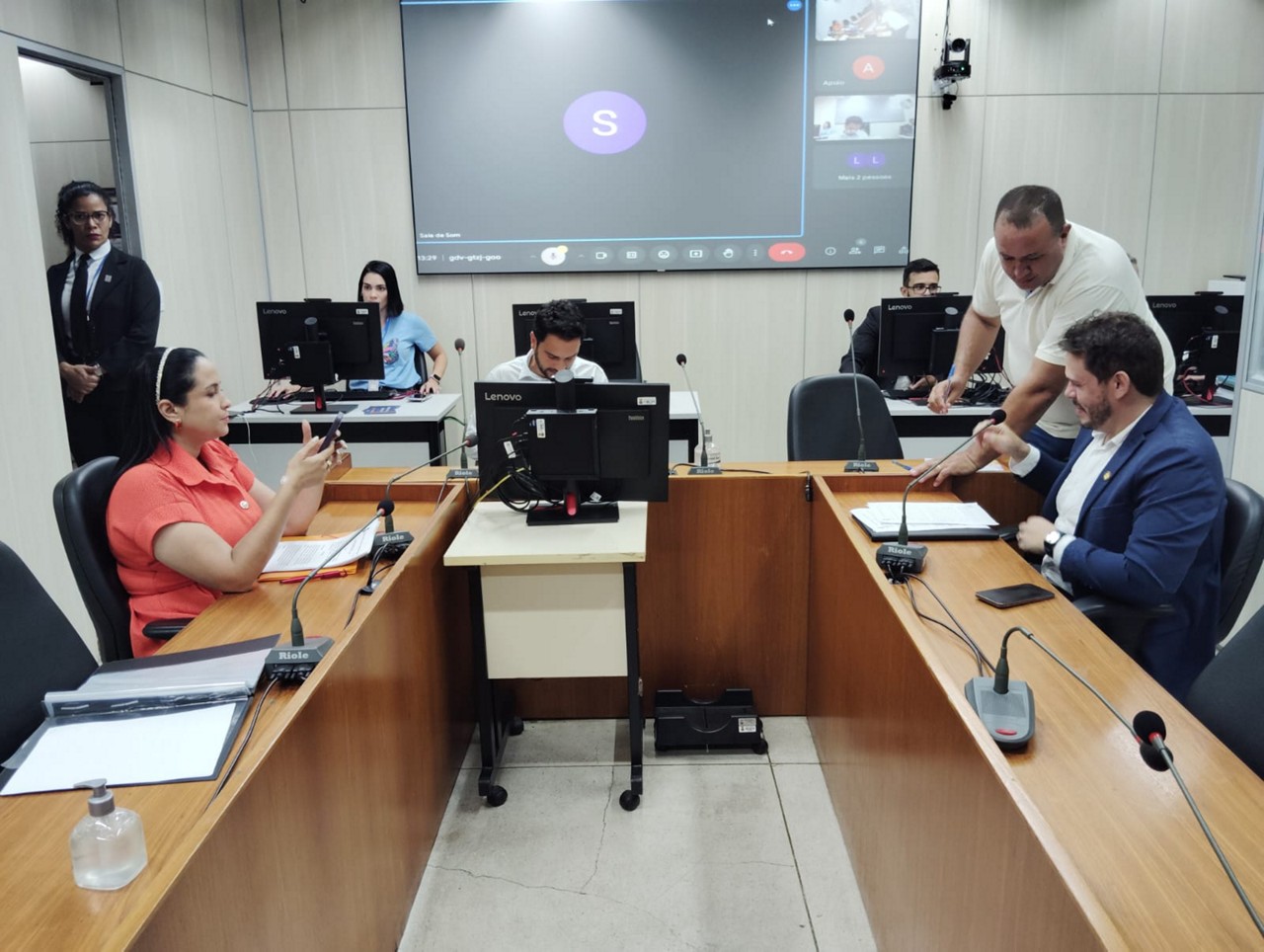 Vereadores aprovam projeto "anti-Oruam" em comissão da Câmara de BH