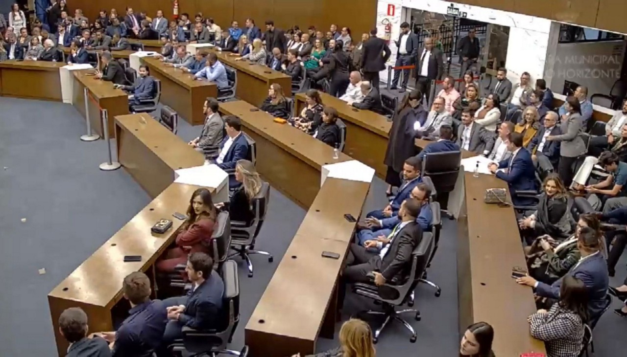 Membros do Executivo, Legislativo e Judiciário estavam na Câmara de BH nesta terça