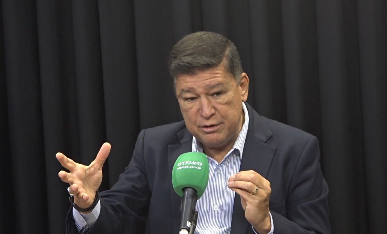 De acordo com o senador Carlos Viana, ainda é necessário aguardar os desdobramentos da fusão do Podemos com o PSDB para definir os rumos, bem como possíveis apoios no pleito de 2026