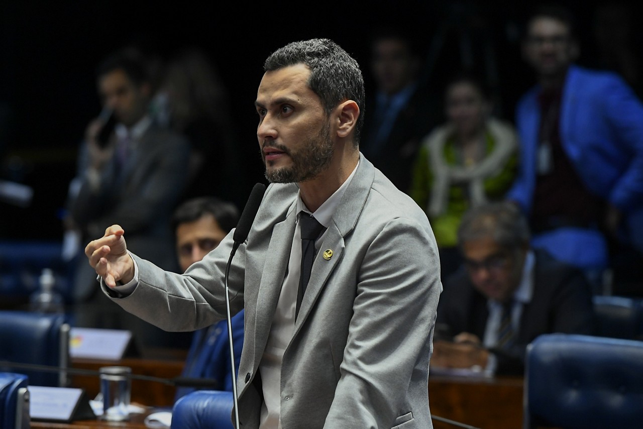 Na avaliação do senador Cleitinho, o aumento de parlamentares na Câmara trará mais gastos à Casa Legislativa