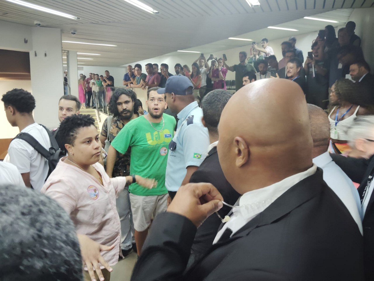 Reunião precisou ser suspensa antes da votação de projeto
