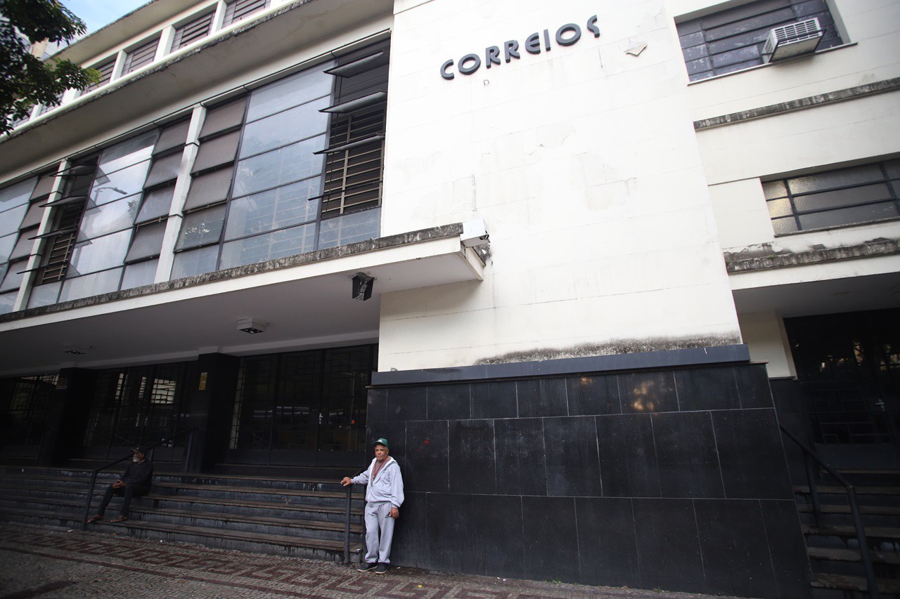 Correios em BH atendem possíveis vítimas de golpe do INSS; agência na avenida Afonso Pena amanheceu com pouco movimento
