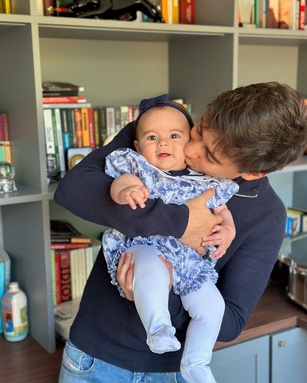 O deputado federal Nikolas Ferreira (PL) fez uma publicação com fotos ao lado da filha