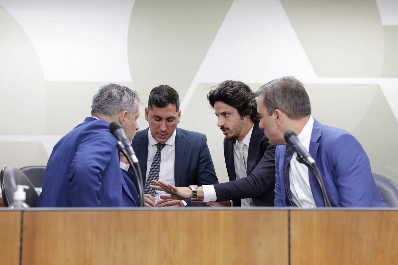 O parecer do presidente da CCJ, Doorgal Andrada (PRD), foi distribuído em avulso durante a reunião extraordinária desta quinta (29 de maio) 