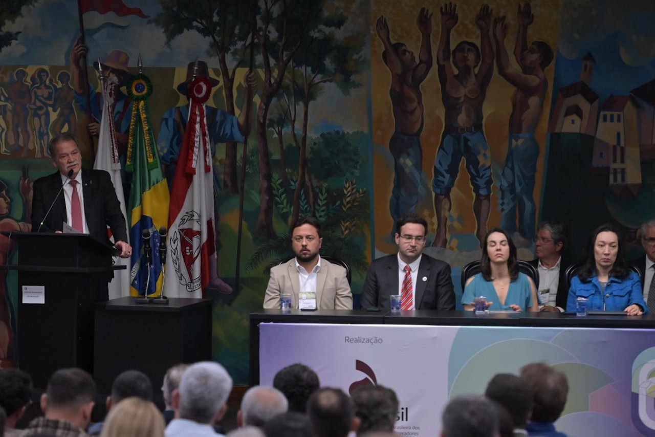 Presidente do TCE-MG, Durval Ângelo abriu o 6º Encontro Nacional de Municípios Mineradores, que acontece em Belo Horizonte