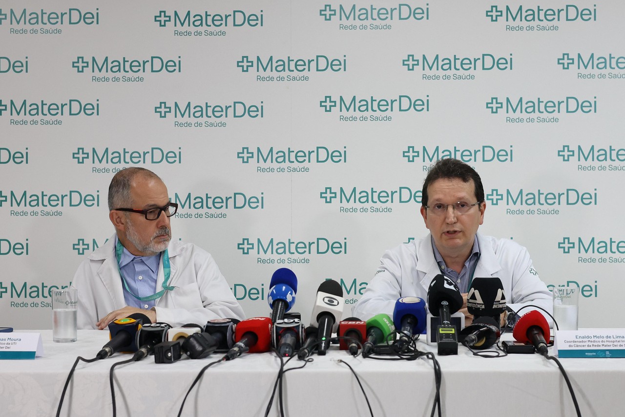 Anselmo Dornas Moura, coordenador Médico da UTI do Hospital Mater Dei, e Enaldo Melo de Lima, coordenador Médico do Hospital Integrado do Câncer da Rede Mater Dei de Saúde, em coletiva à imprensa sobre o falecimento do prefeito Fuad Noman