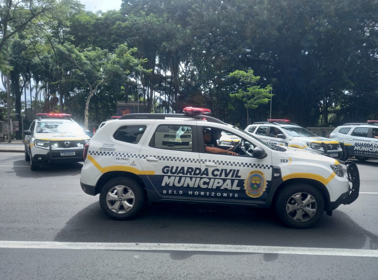 A dupla foi perseguida e só parou após sofrer uma queda da motocicleta