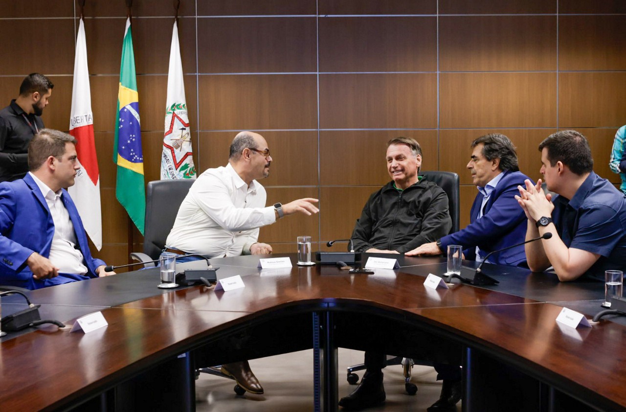 O ex-presidente Jair Bolsonaro (PL) em encontro com o vice-governador de Minas Gerais, Mateus Simões (Novo), nesta quinta-feira (26 de junho) na Cidade Administrativa