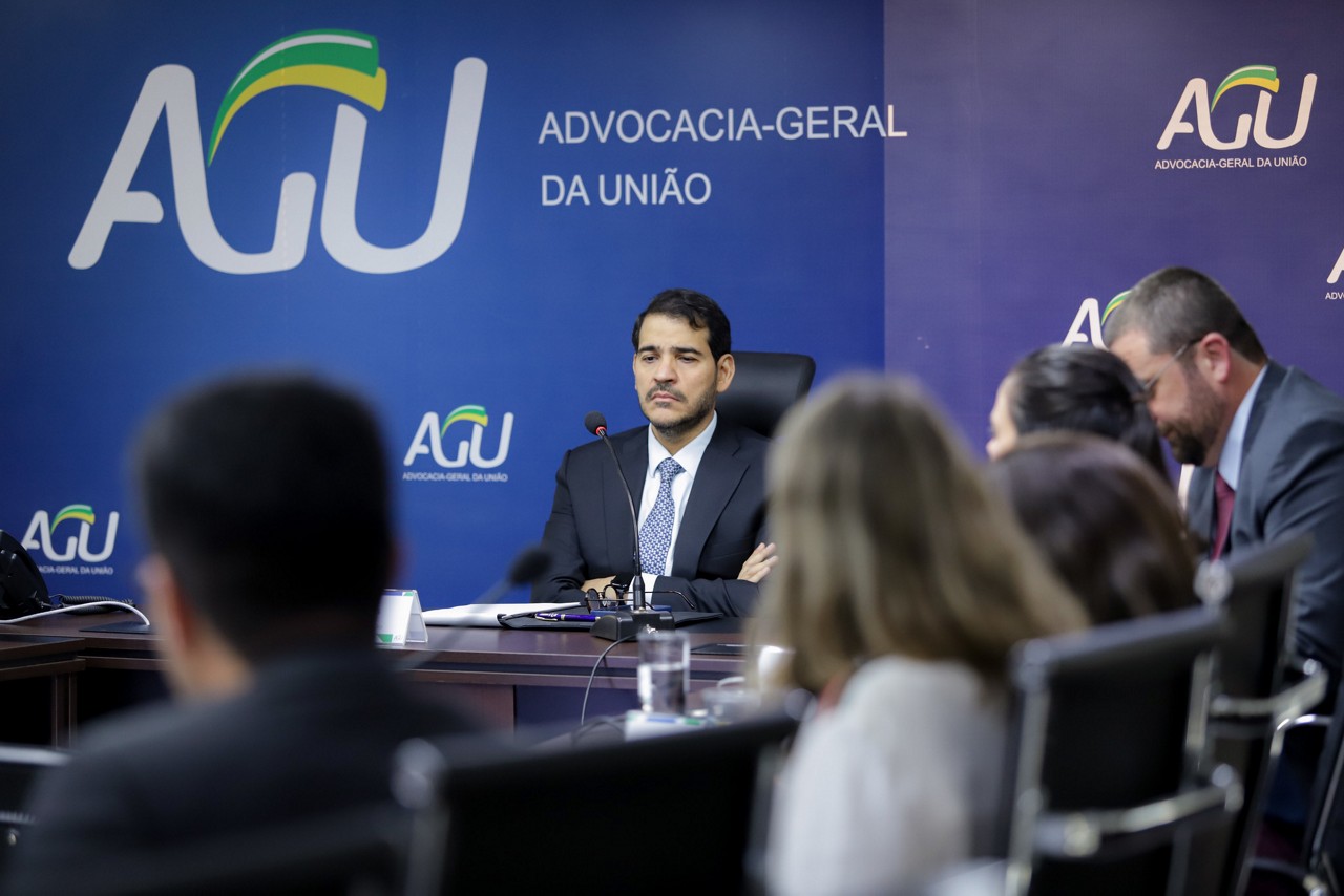 AGU afirmou que a lei aprovada pelo Congresso já é suficiente para regulamentar as emendas e pediu que o STF revise decisão