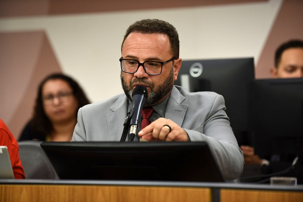 Deputado Leleco Pimentel (PT) durante debate da Comissão de Participação Popular