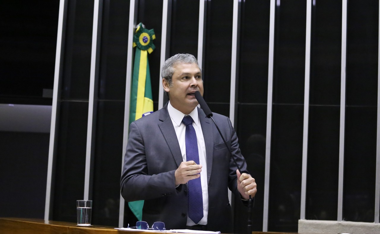Líder do PT na Câmara, Lindbergh Farias (RJ) criticou o presidente Hugo Motta (Republicanos-PB) nesta segunda-feira (11/8)
