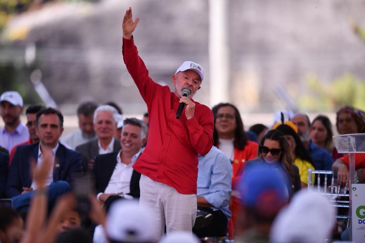 Lula lança em BH o programa Gás do Povo, destinado a famílias de baixa renda