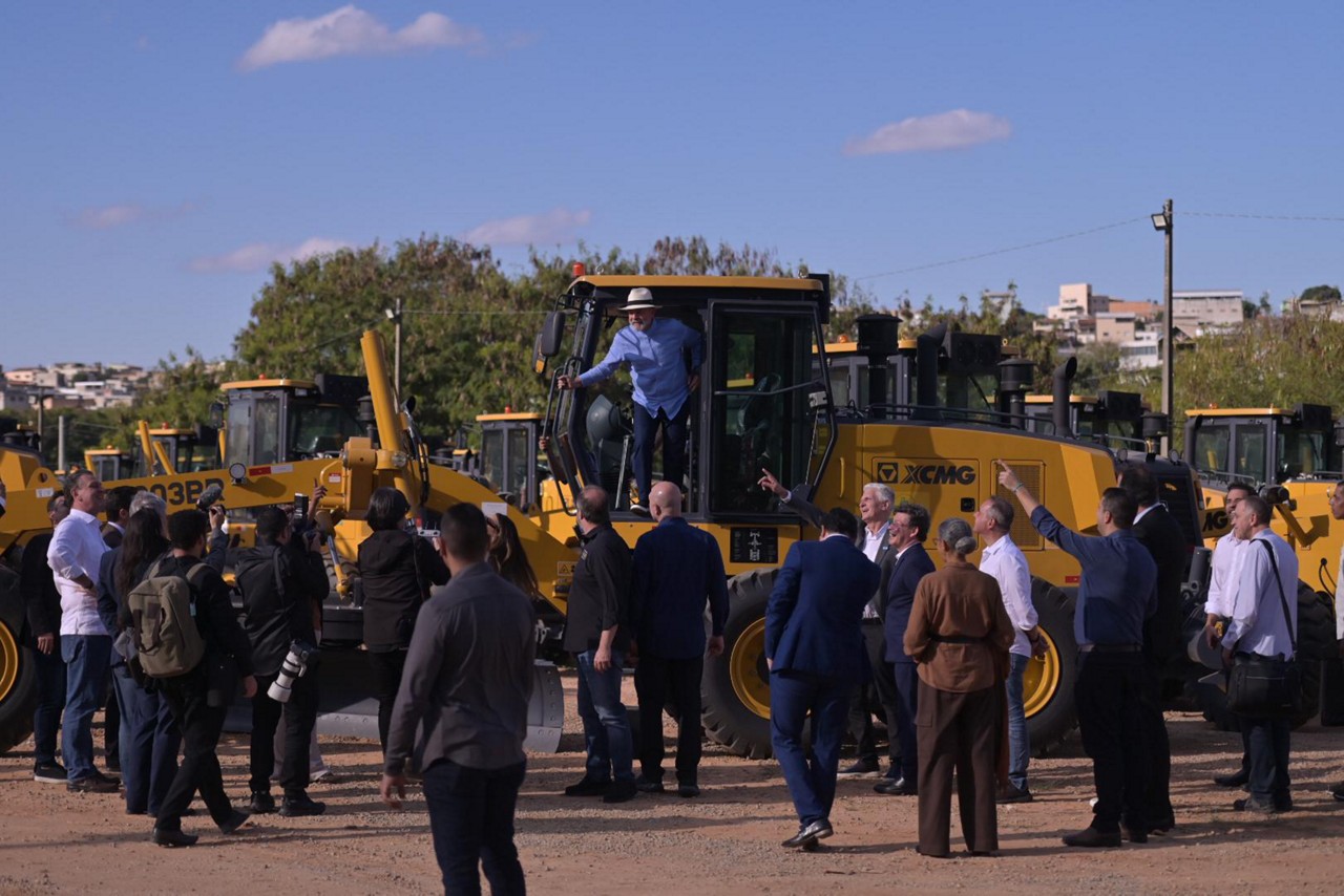 Lula chega ao Ceasa, em Contagem, para entrega de equipamentos agrícolas