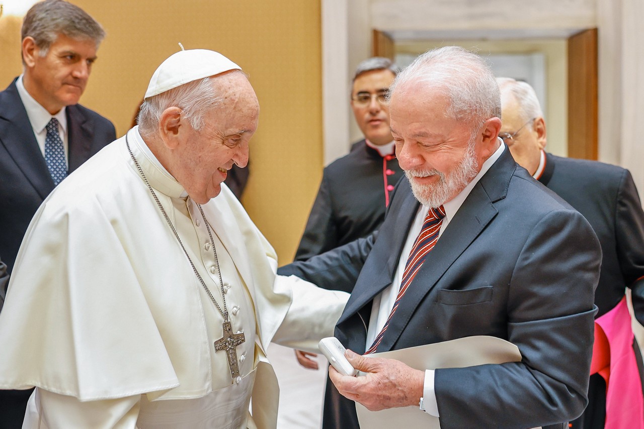 Em junho de 2023, o presidente Luiz Inácio Lula da Silva foi recebido pelo Papa Francisco no Vaticano, durante uma visita oficial à Itália.