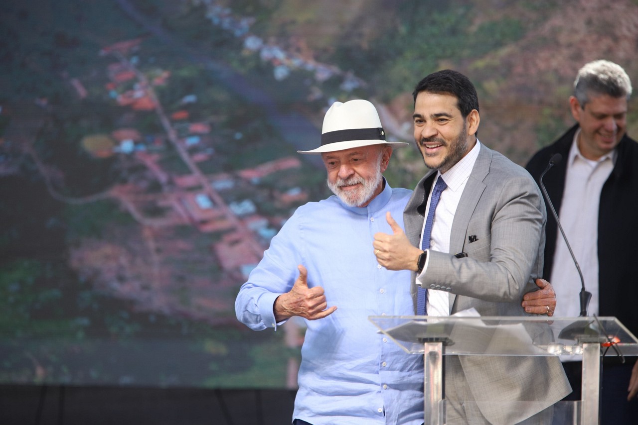 Lula e o ministro da AGU, Jorge Messias, durante Cerimônia de Apresentação dos Avanços do Acordo Rio Doce