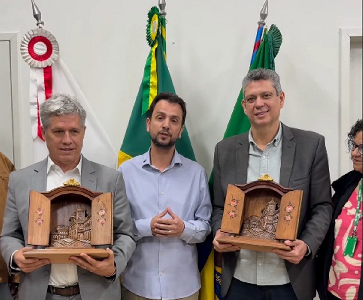 Ministros Paulo Teixeira (Desenvolvimento Agrário) e Márcio Macedo (Secretário-Geral) se reuniram nesta quarta, 12, com o prefeito de Mariana, Juliano Duarte (PSB)