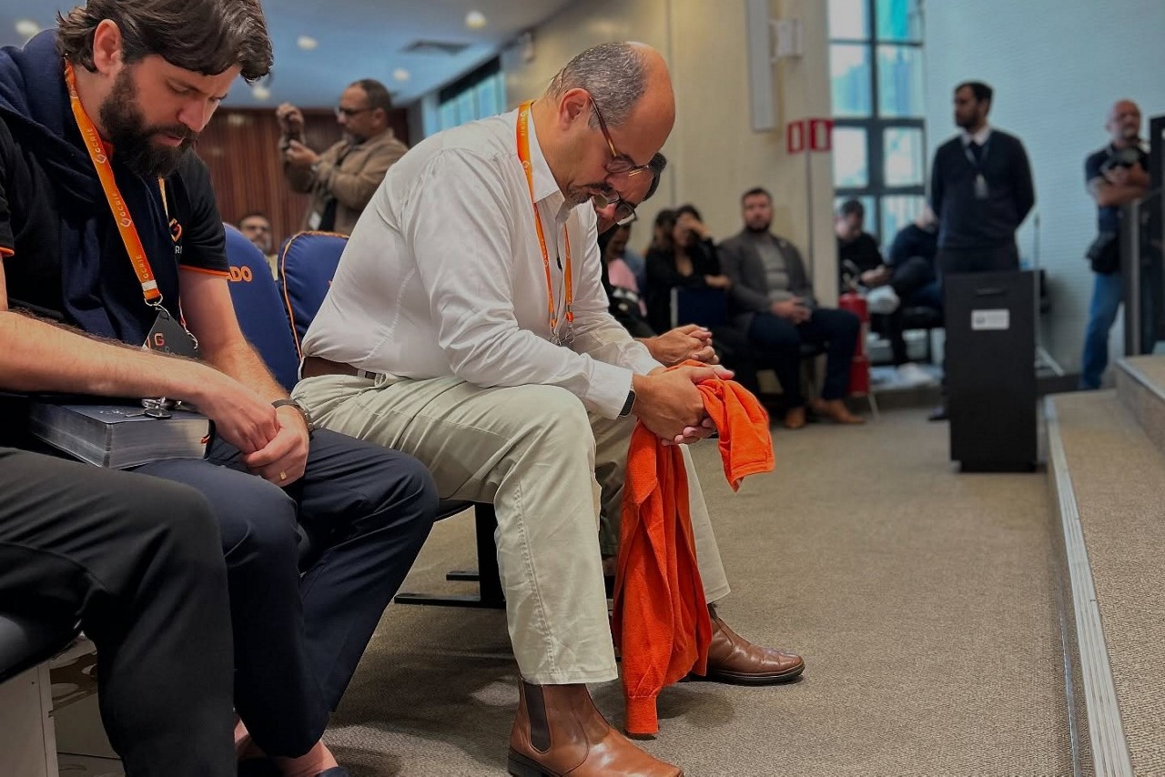 O governador em exercício Mateus Simões (Novo) visitou a Oitava Igreja Presbiteriana nesse sábado (21 de junho)