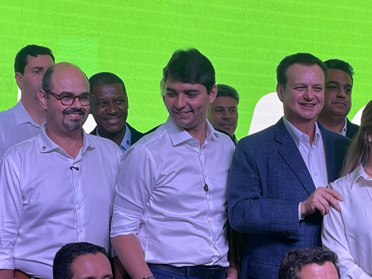 Aparição surpresa de Mateus Simões em evento do PSD alimenta especulações sobre ida do vice-governador para o partido