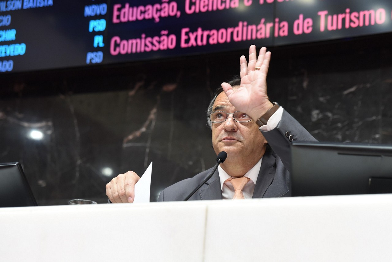 Antes de selar a aliança com o Novo, o deputado estadual e pré-candidato à prefeitura Mauro Tramonte (Republicanos) votou contra a adesão ao RRF em 1º turno