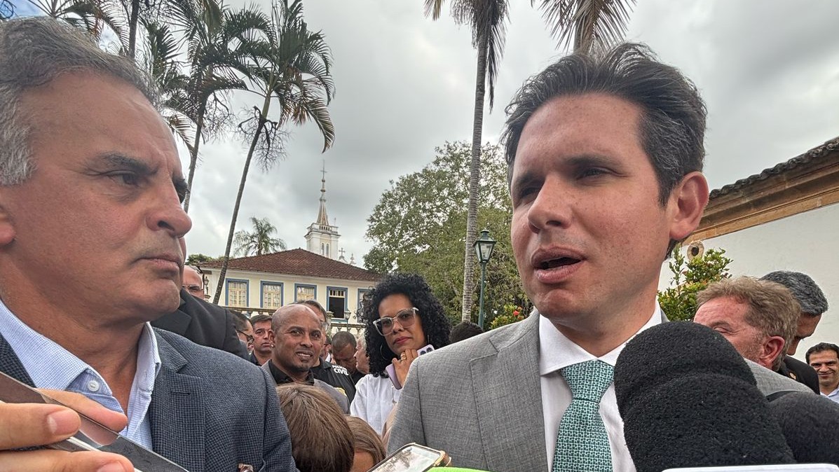 Aécio Neves, neto de Tancredo, ao lado de Hugo Motta
