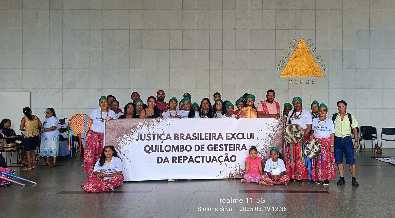 Membros do quilombo da Gesteira durante protesto em ação do governo