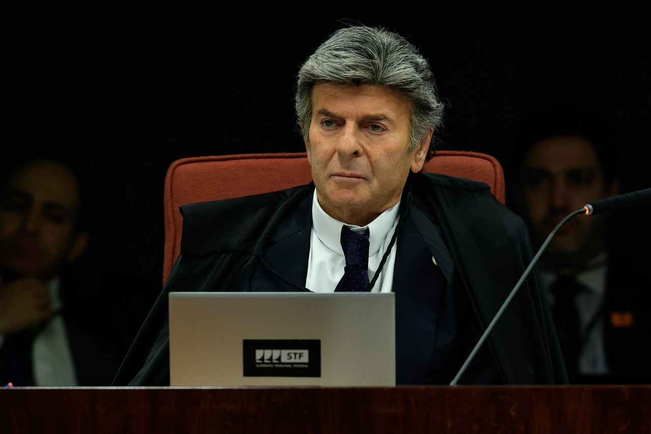O ministro do STF Luiz Fux defendeu a redução de pena para condenados pelos atos de 8 de janeiro de 2023. Para ele, os julgamentos ocorrem sob  'violenta emoção'