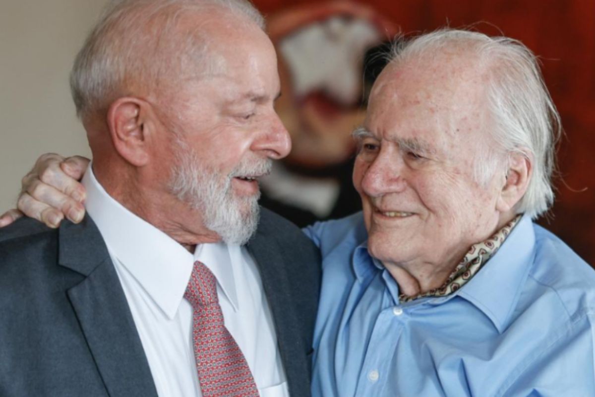 Presidente da República, Luiz Inácio Lula da Silva, durante encontro com o jornalista Mino Carta, em 2024