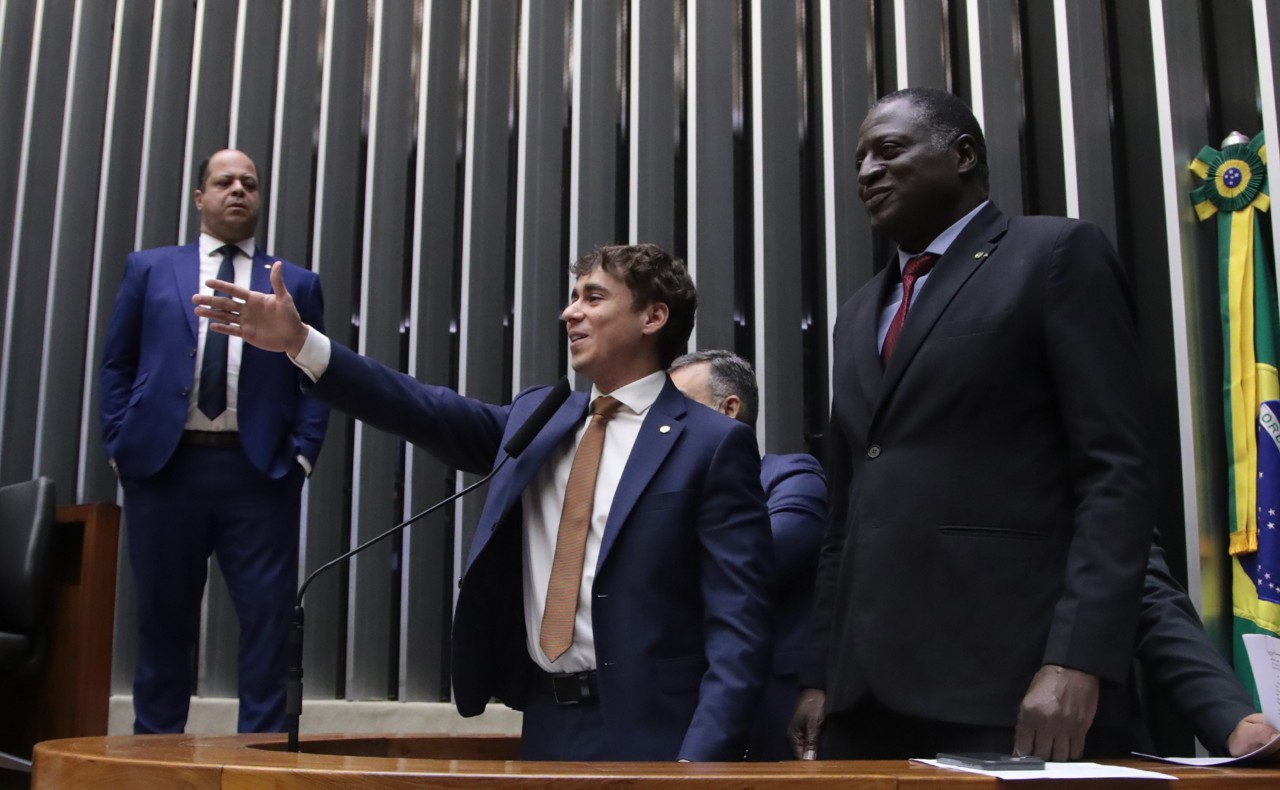 Nikolas Ferreira (PL)  e André Janones (Avante) discutem durante discurso na tribuna da Câmara dos Deputados
