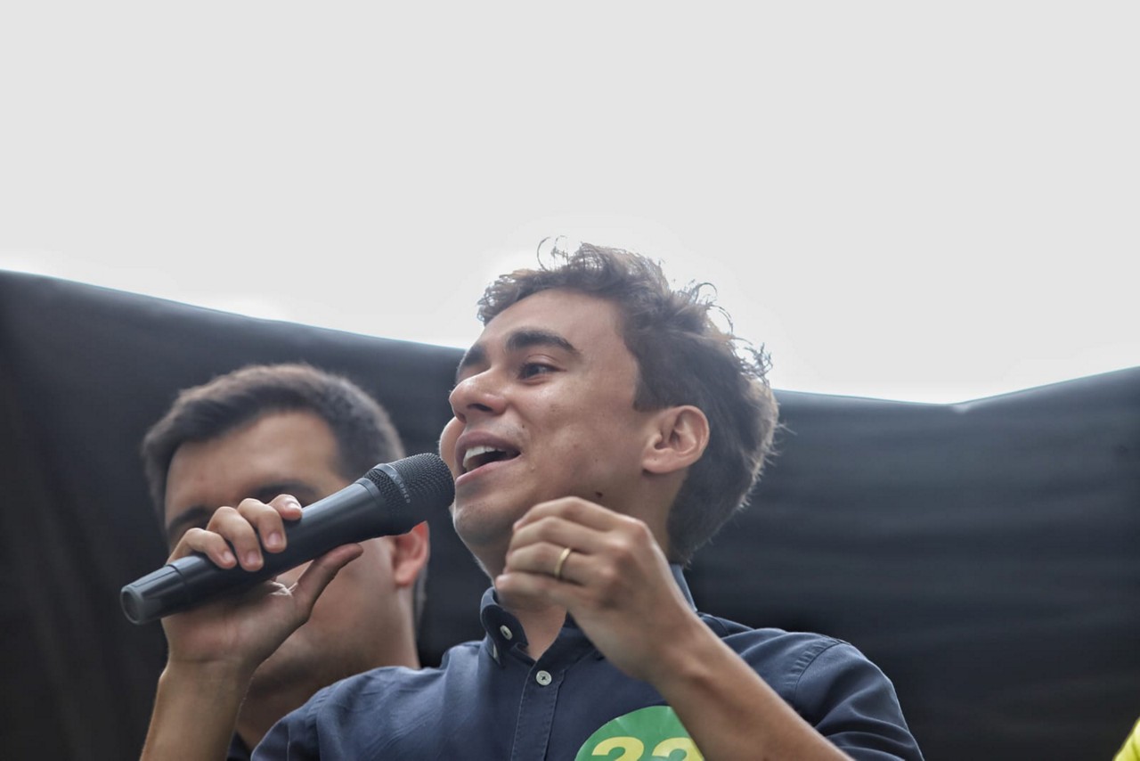 Nikolas Ferreira durante comício com Bolsonaro em BH