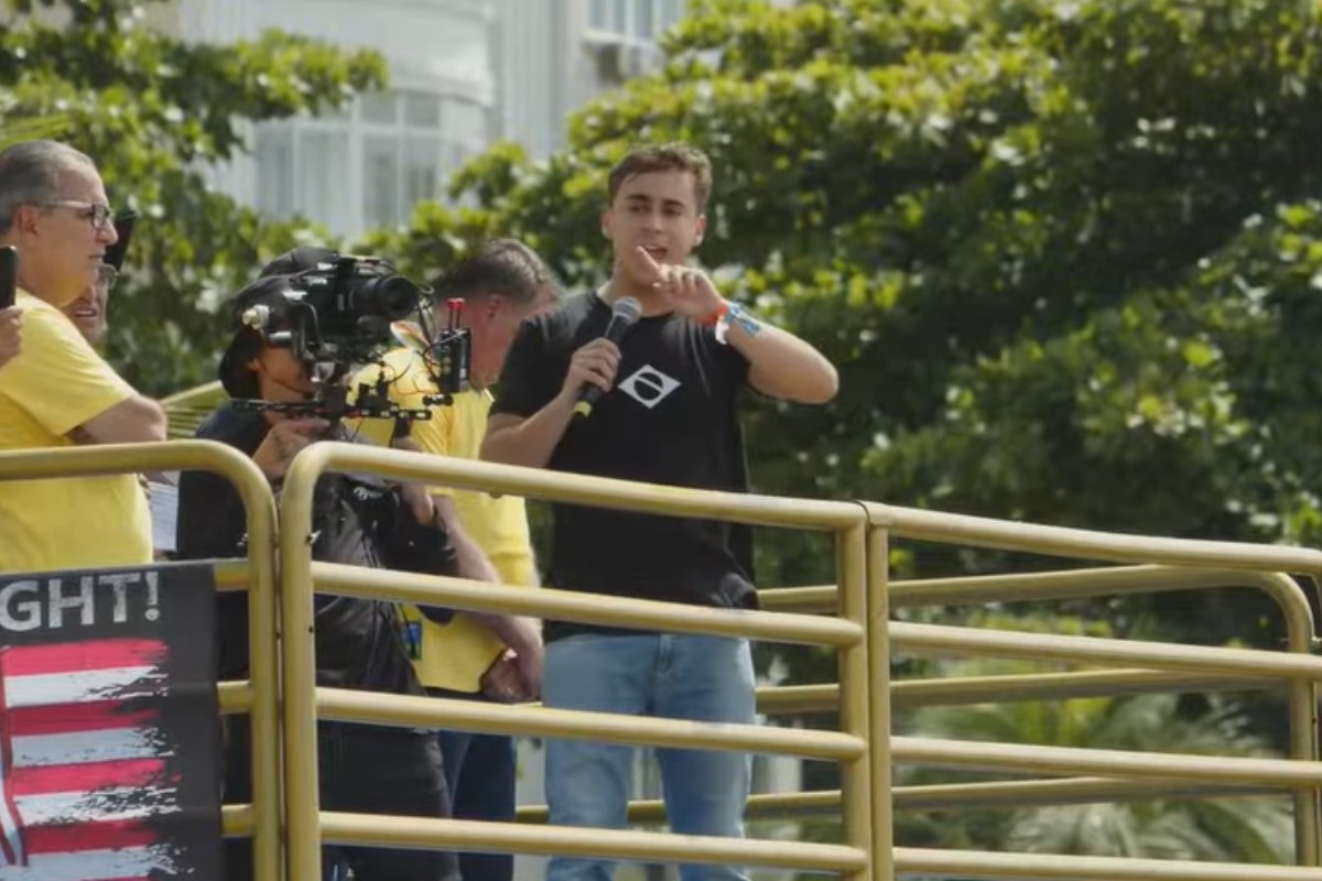 Nikolas Ferreira em ato no Rio de Janeiro, neste domingo (16 de março)