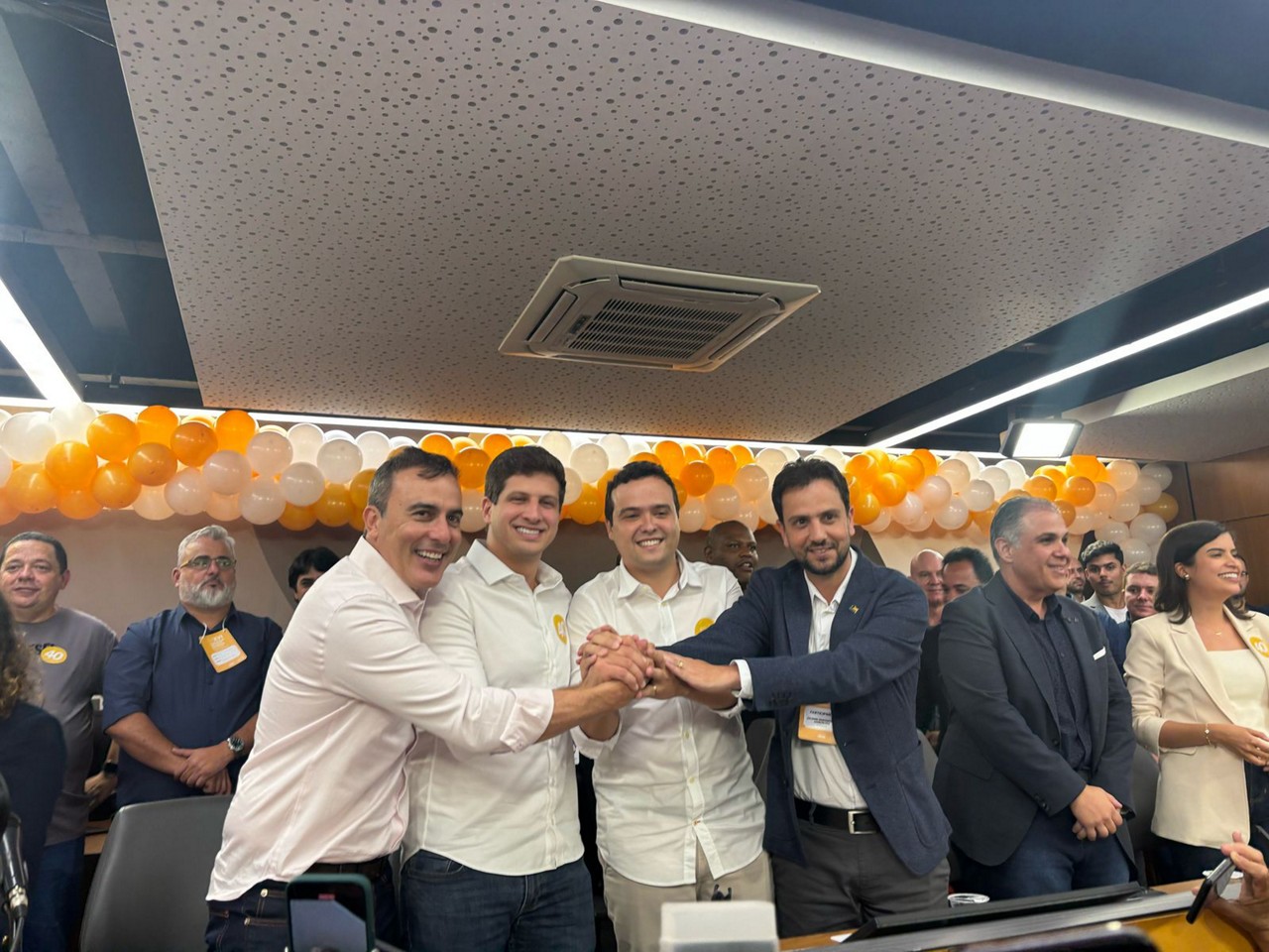 O deputado estadual Noraldino Júnior, o prefeito de Recife (PE), João Campos, e o presidente estadual do PSB, Otacílio Neto 