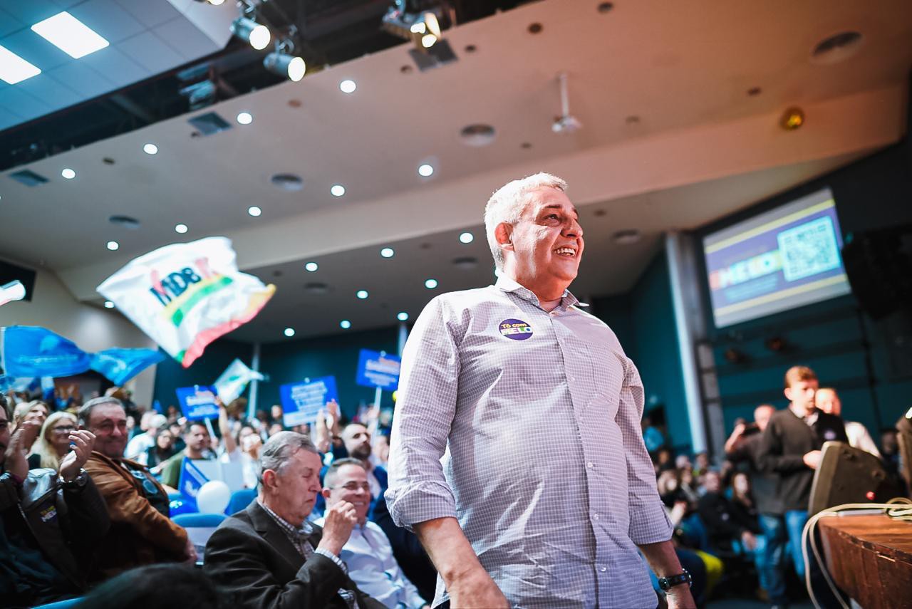 O atual prefeito de Porto Alegre e candidato à reeleição, Sebastião Melo (MDB).