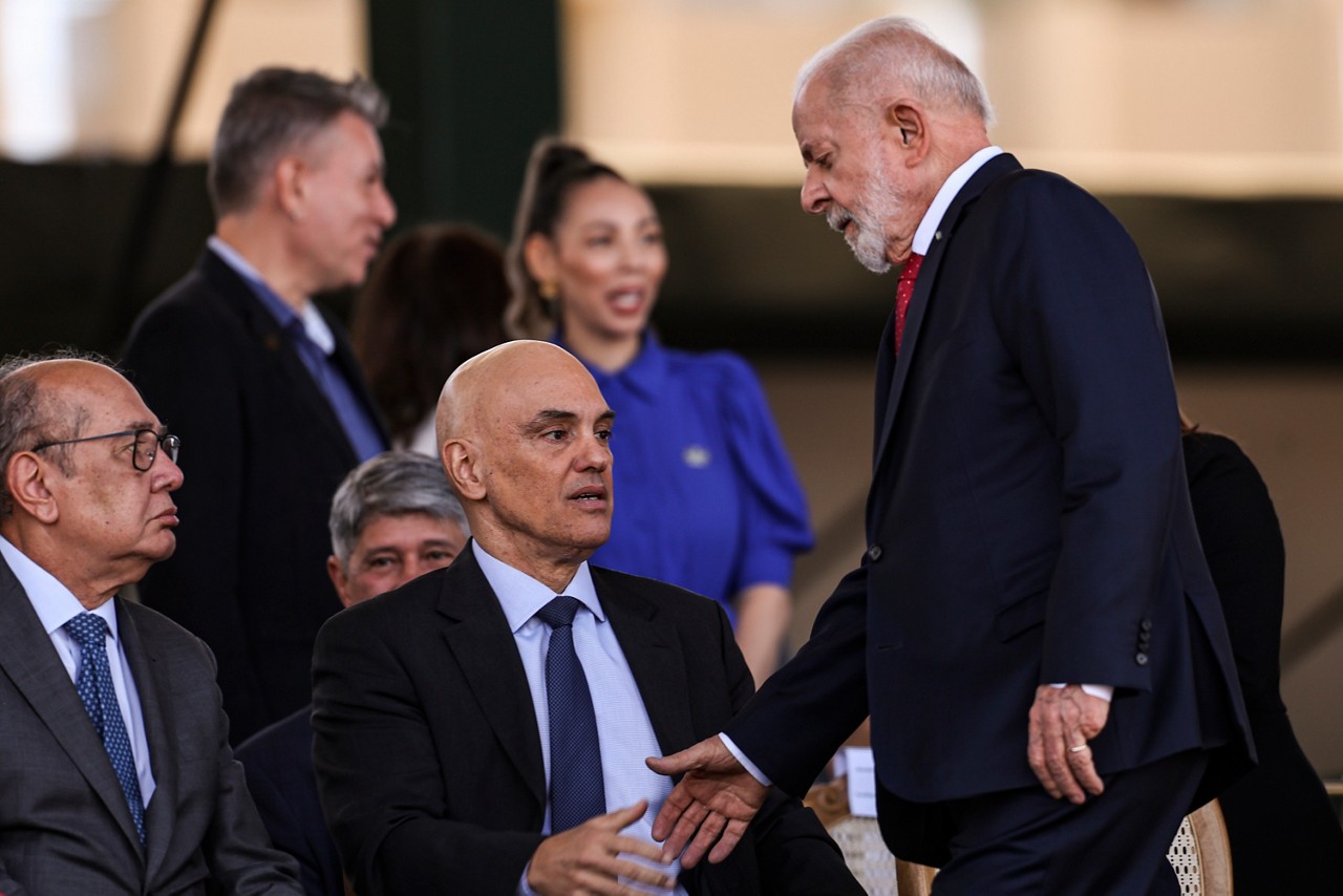 Lula recebeu Moraes, Gilmar Mendes e mais 4 ministros no Palácio da Alvorada
