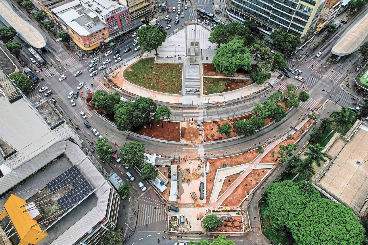 Praça Rio Branco, a praça da Rodoviária, no centro de BH, passa por intervenções que devem ser concluídas somente no próximo ano