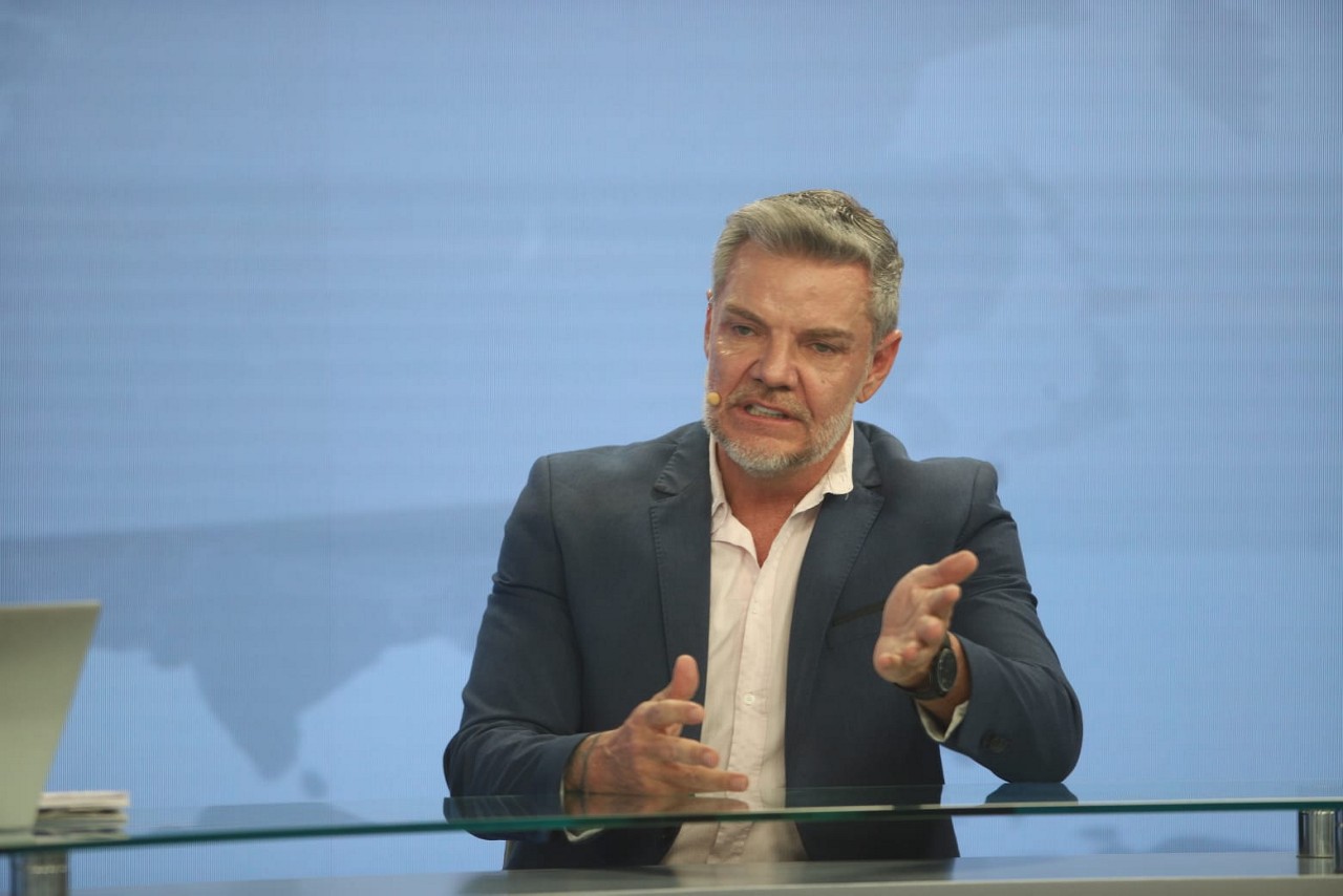 Novo presidente da Câmara Municipal, Juliano Lopes (Podemos), fala sobre planos para o legislativo