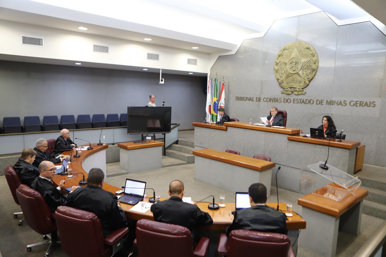 O pleno do TCE-MG referendou nesta quarta (30 de abril) a decisão monocrática do conselheiro Agostinho Patrus em caráter liminar