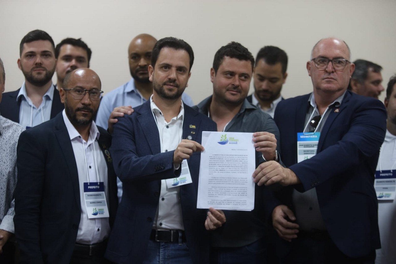 Representantes de mais de 20 prefeituras pelo rompimento da barragem do Fundão criticaram os moldes do acordo