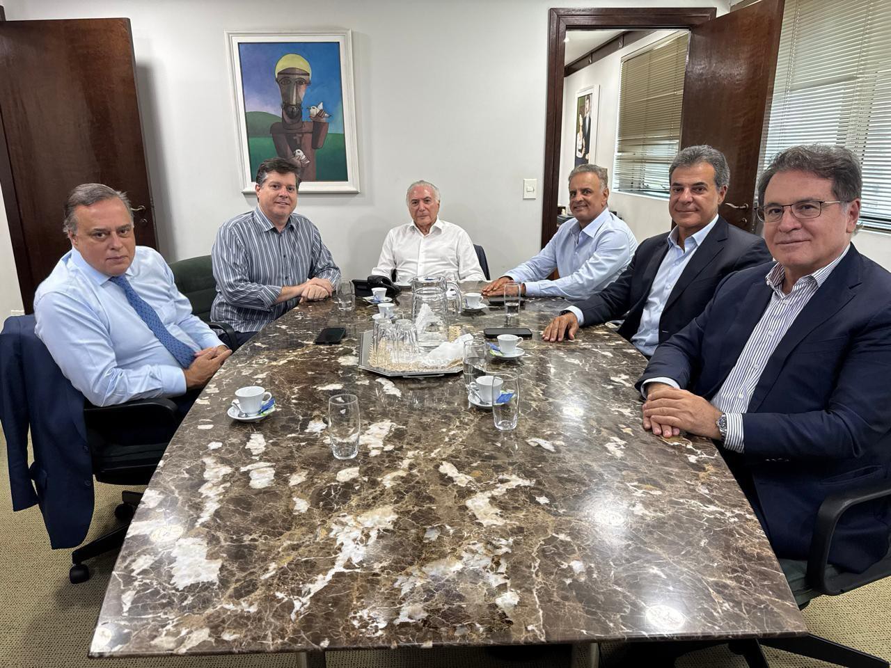 Da esquerda para a direita, Paulo Abi-Ackel, Vinícius Lummertz, Michel Temer, Aécio Neves, Beto Richa e Baleia Rossi, em reunião nesta quinta-feira (20)