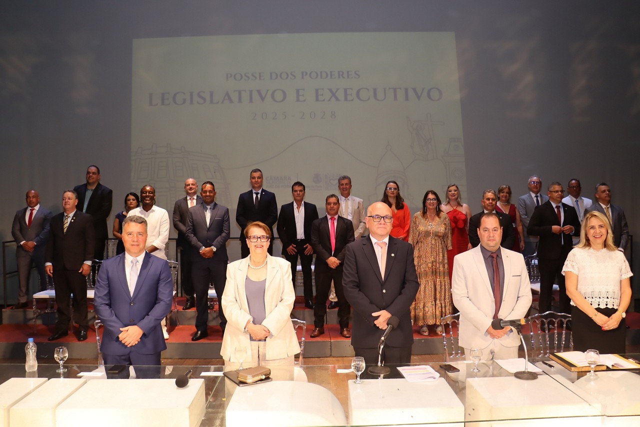 Prefeita Margarida Salomão, o vice Marcelo Detoni e 23 vereadores tomaram posse em Juiz de Fora