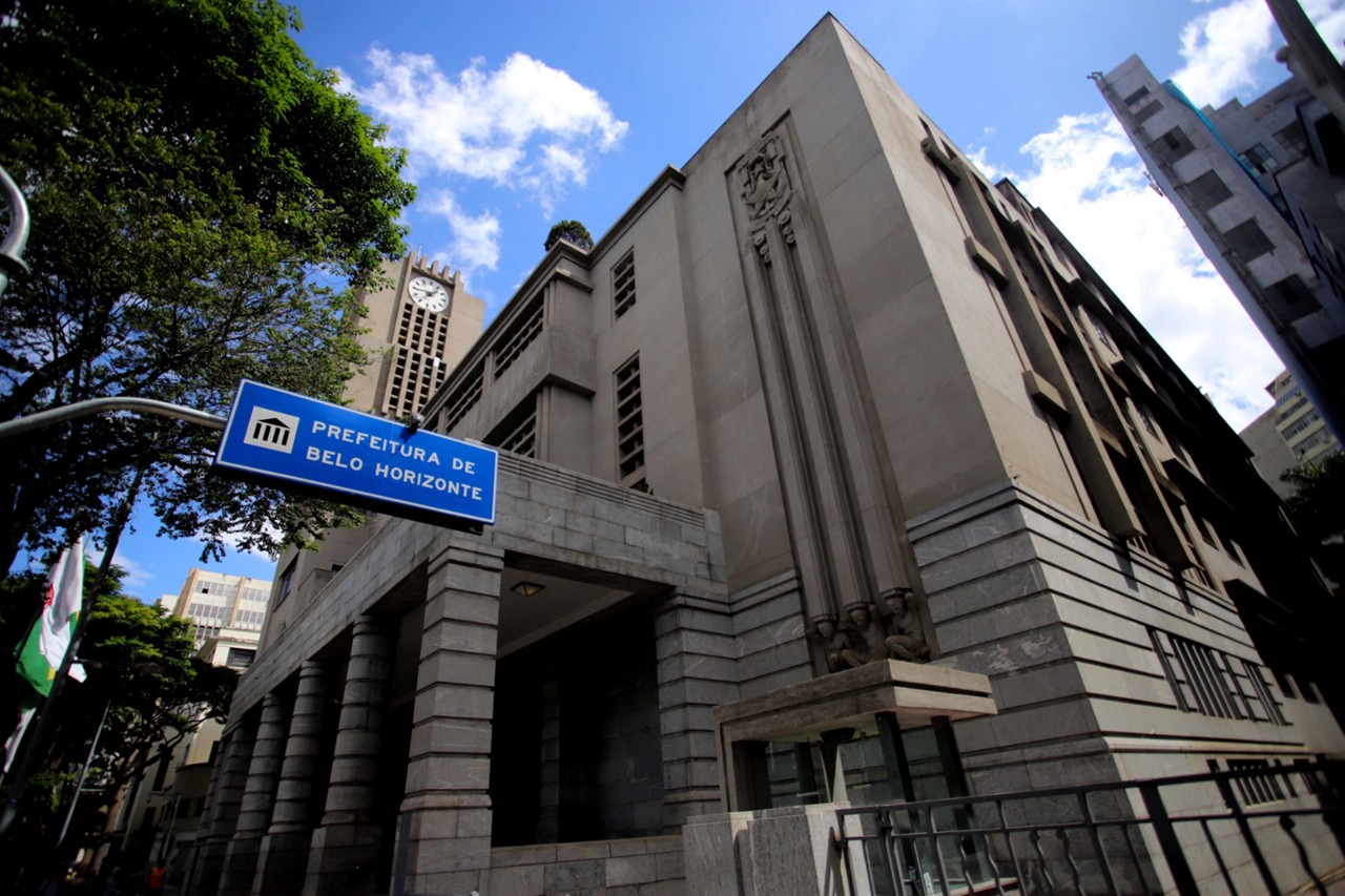 Fachada da Prefeitura de Belo Horizonte, na Avenida Afonso Pena, região central da capital