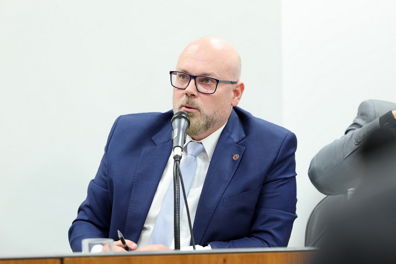 O deputado Professor Cleiton (PV) ainda ironizou o secretário da Fazenda, Luiz Claudio Gomes, que, segundo ele, foi o único a ouvir o prazo estimado pelo BNDES