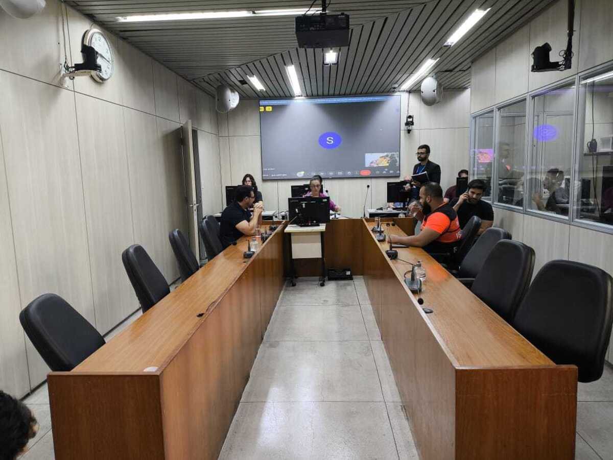 Reunião aconteceu na manhã desta segunda-feira, na Câmara Municipal