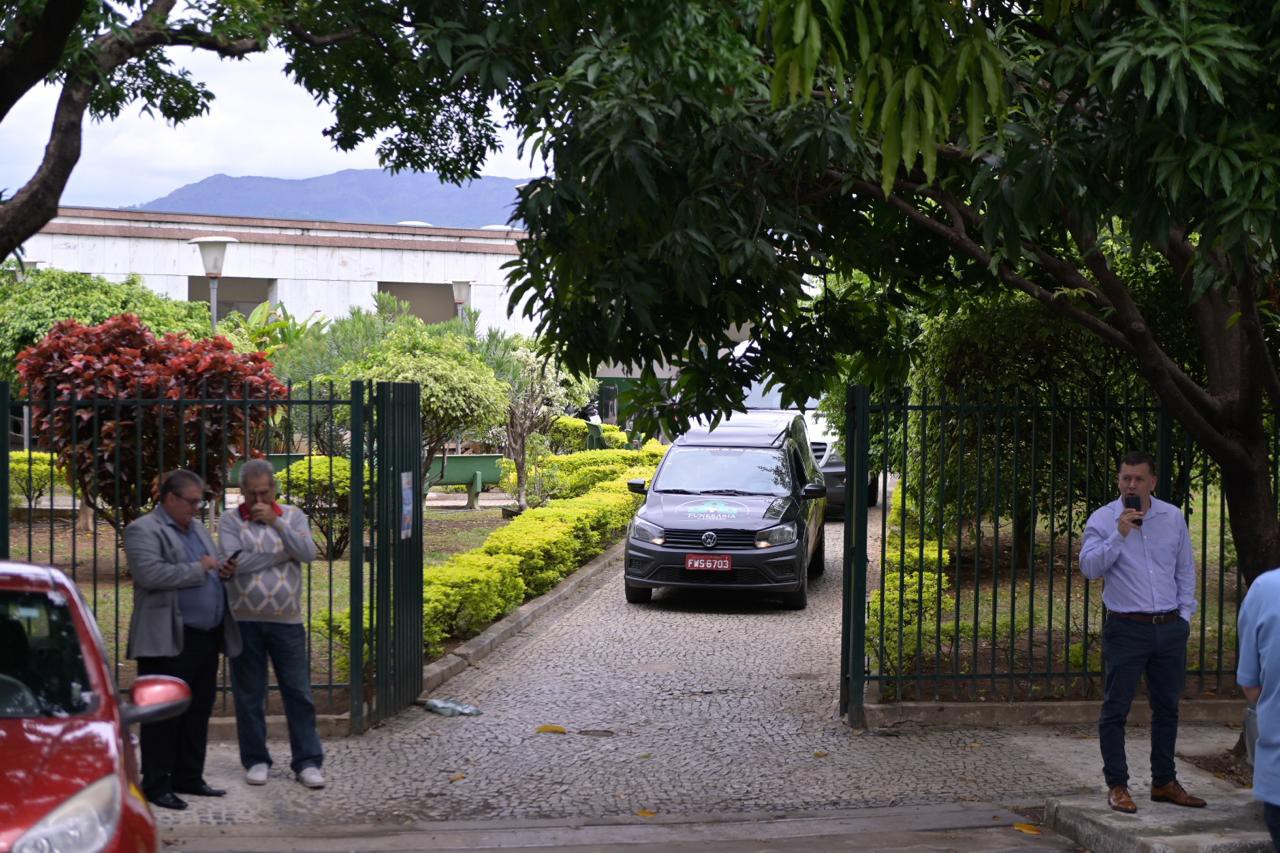 Políticos e familiares estiveram no velório do pai do presidente do Congresso Nacional, Hélio Cota Pacheco