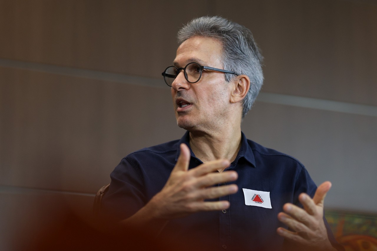 O governador Romeu Zema (Novo) citou que ele, por exemplo, prefere estar em sua empresa do que na Câmara dos Deputados ou no Senado