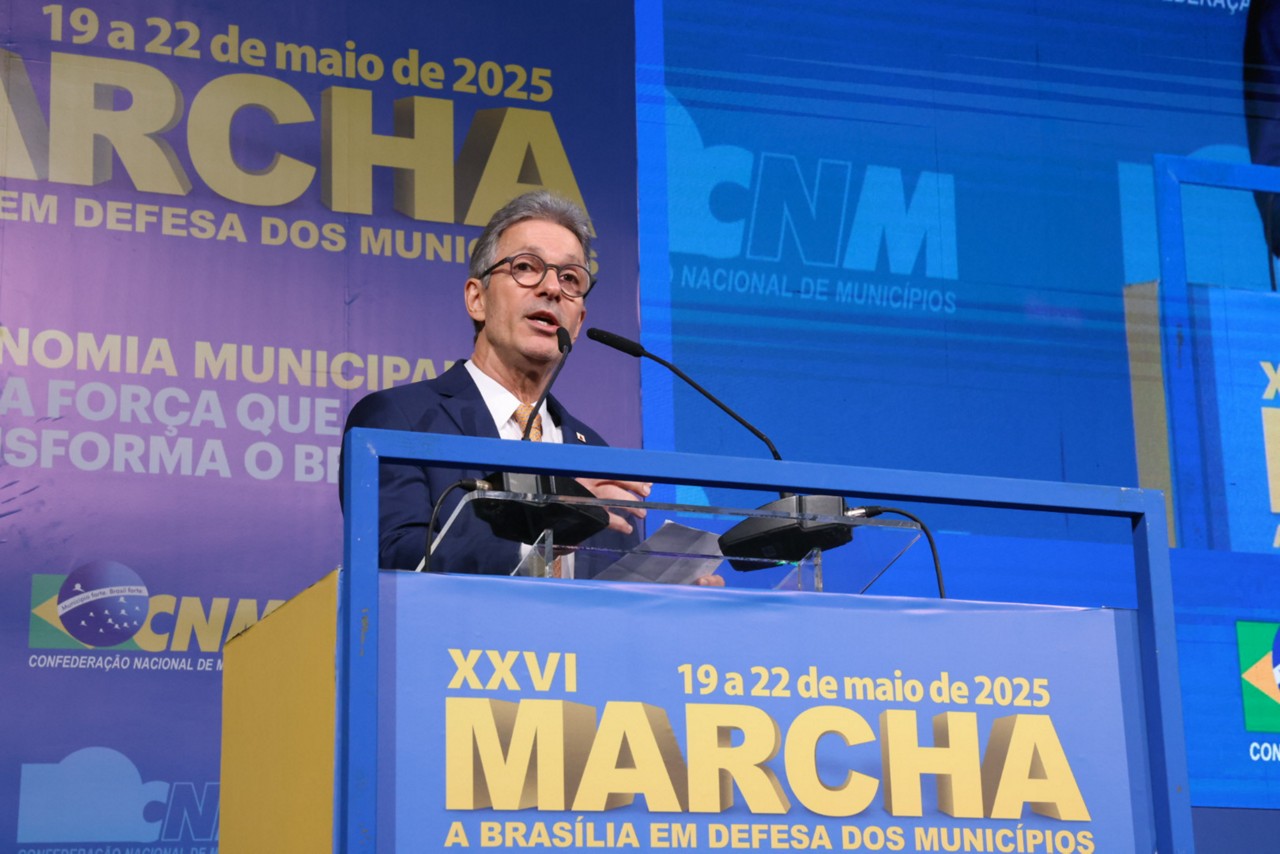 A diária de um governador do Estado em viagens para a América Central é de US$ 400, ou seja, R$ 2,2 mil 