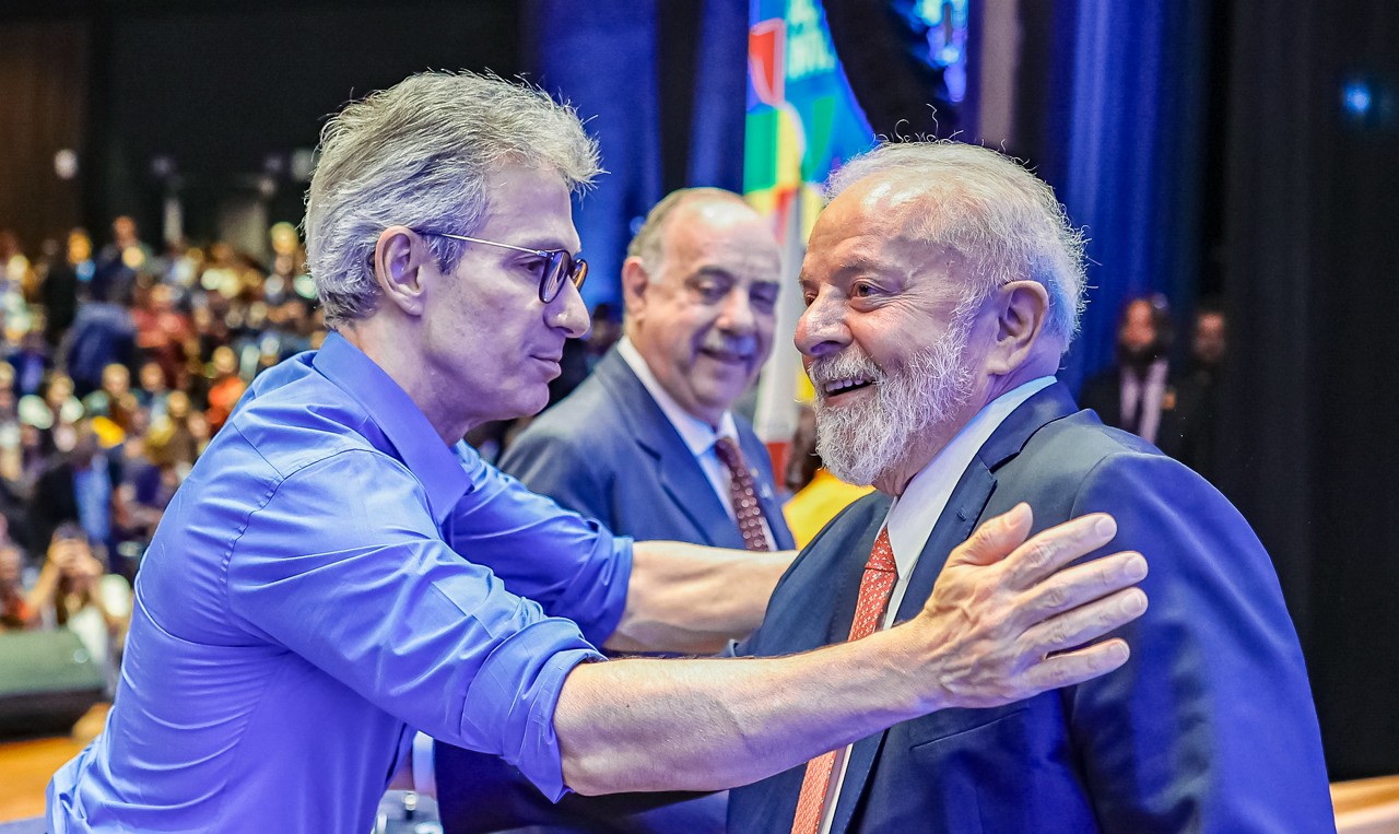 O governador Romeu Zema (Novo) e Luiz Inácio Lula da Silva (PT) durante visita do presidente da República a Belo Horizonte em fevereiro de 2024