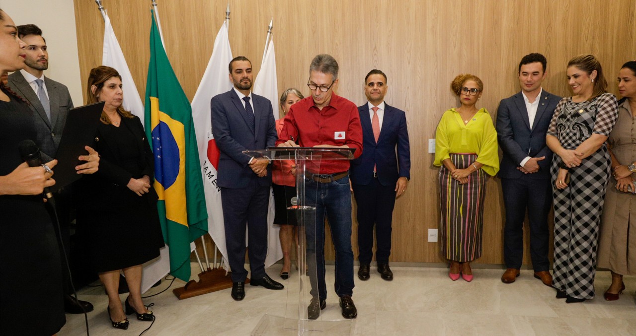 Romeu Zema sanciona lei que agiliza atendimento a advogados nas repartições públicas estaduais