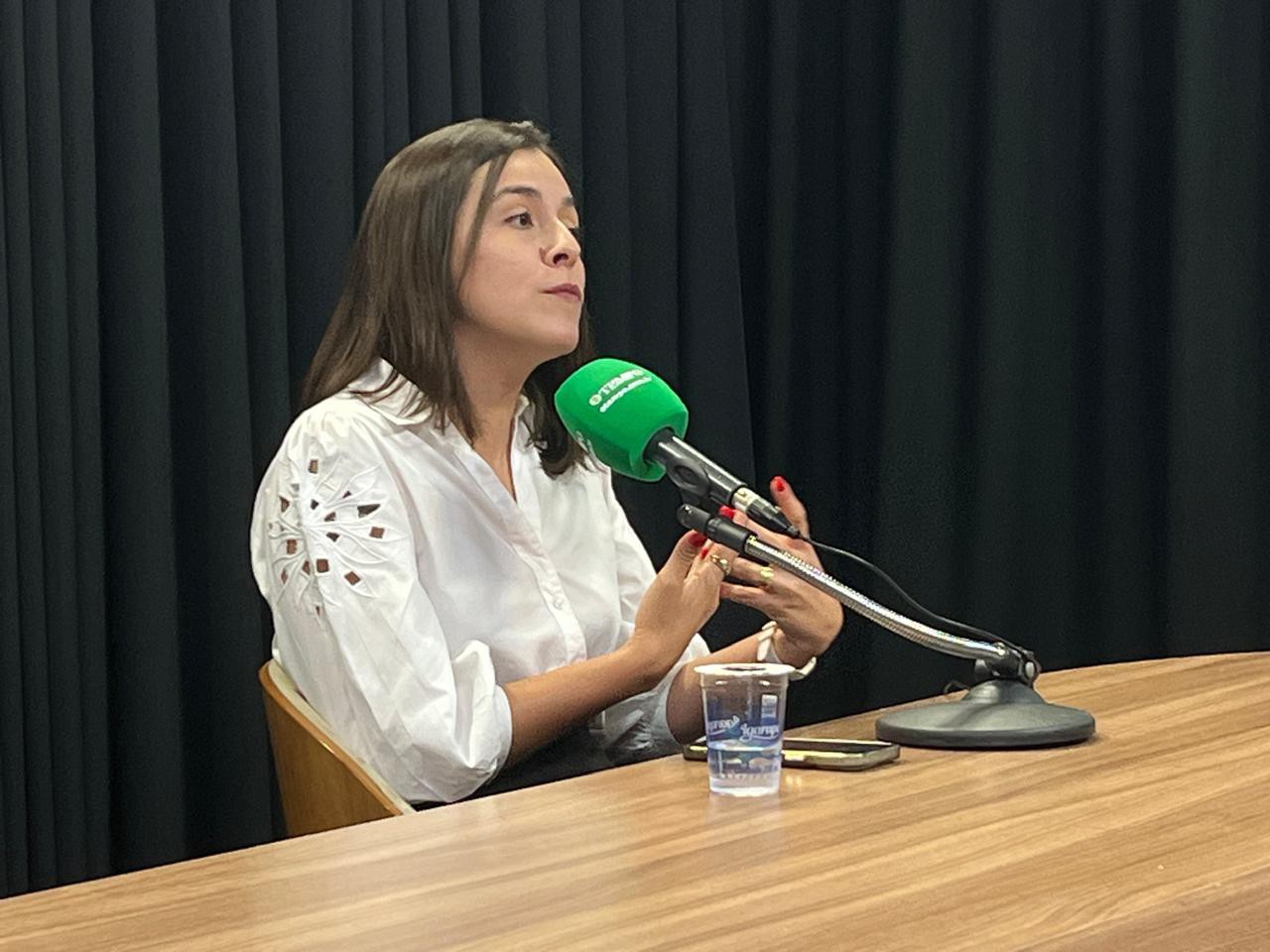 Deputada estadual Lohanna França, do PV, no Café com Política do canal O TEMPO