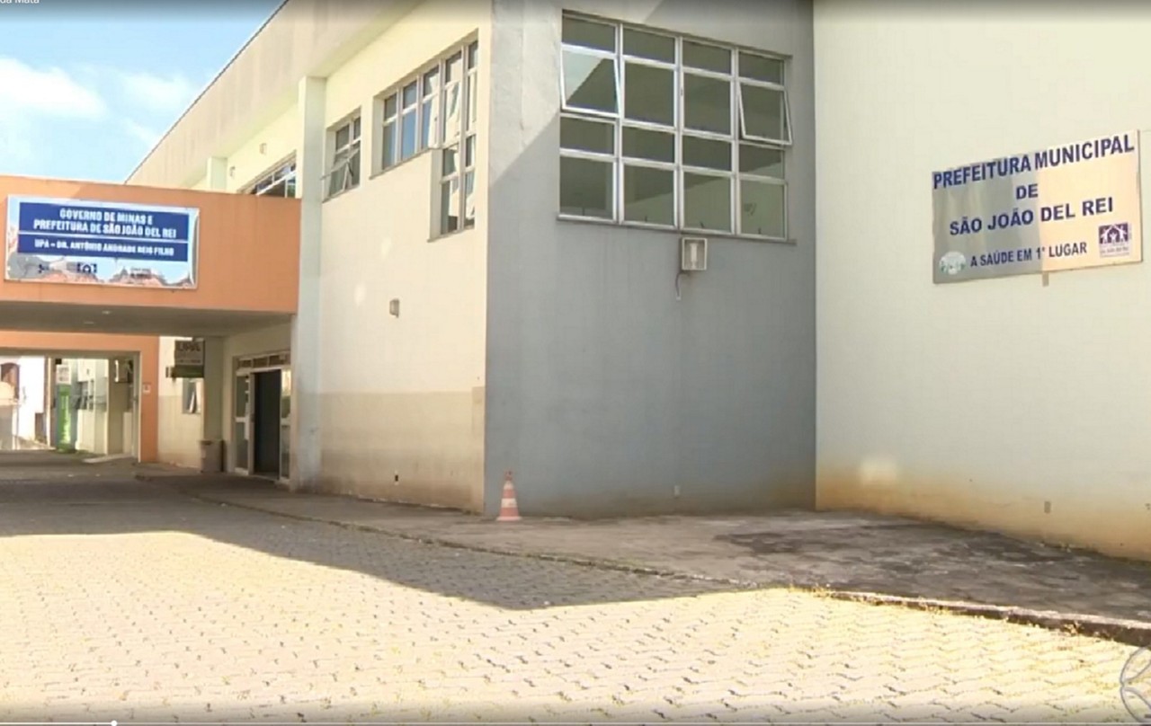 Familiares de pacientes reclamaram de demora na transferência da UPA de São João del-Rei para leitos hospitalares