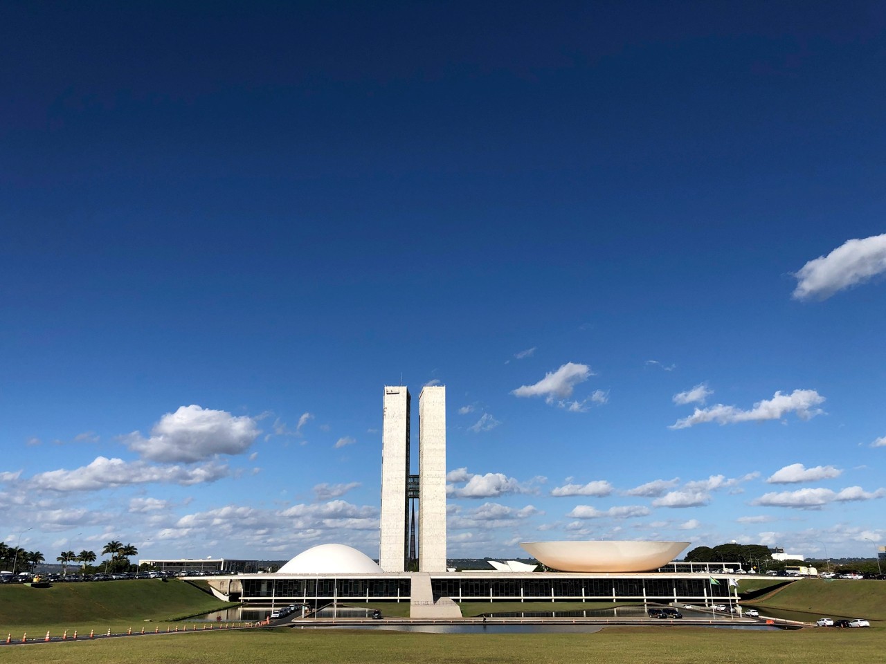 Eleições para o Senado acontecem de quatro em quatro anos; por essa regra, a Casa renova, alternadamente, um terço e dois terços de suas 81 cadeiras